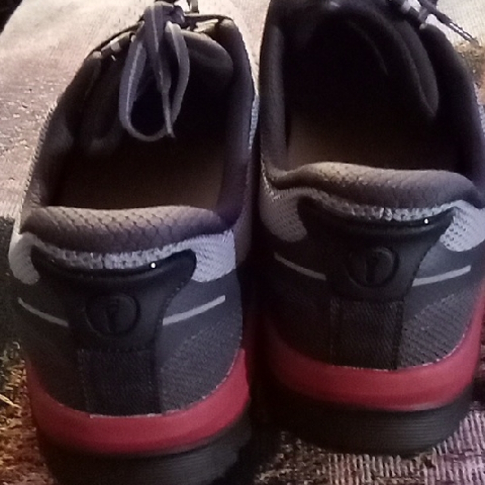 Men's Gray and Black Athletic Shoes - Picture 2 of 5